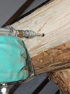 Het injecteren van de pluggen in Glimmen