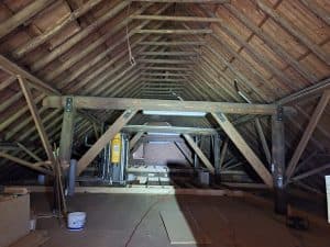 Kap van de woonboerderij in Hellum